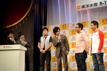 写真中央は大輪教授。