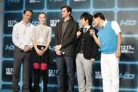 オリヴィア・ワイルド（左から2番目）に「いい女ですねー！」と上から目線だったオードリー春日（右端）。