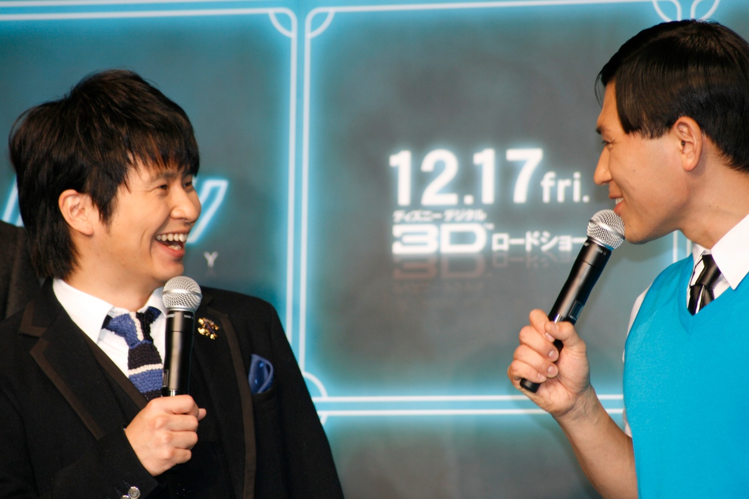 若林が春日の頭を叩いてツッコんだ後、春日は「外タレさんの前で叩くんじゃないよ！」とご立腹。若林も「“外タレ”って言うな！」と応酬していた。