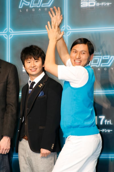 映画「トロン：レガシー」の宣伝サポーターとして会見に登場したオードリー。