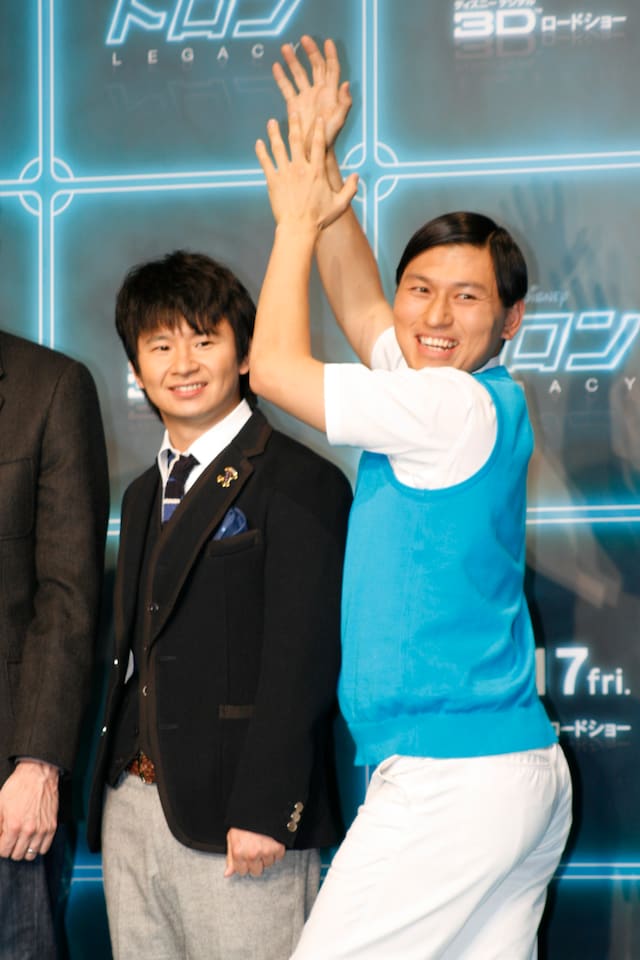 映画「トロン：レガシー」の宣伝サポーターとして会見に登場したオードリー。