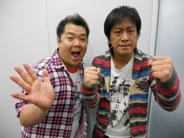 DVD「マヨブラジオ presentsブラックマヨネーズ 吉田VS小杉 意地のガチンコマッチ」を発売したブラックマヨネーズ。お互いの言い分にあきれながらも笑い合うブラマヨらしい一問一答となった。