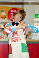 「ラブ注入」時のハートマークでポーズを決める楽しんご♥。