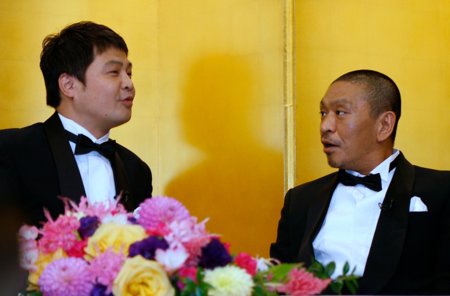 終始ロケへの不平不満が止まらなかった山崎邦正（左）と松本人志（右）。