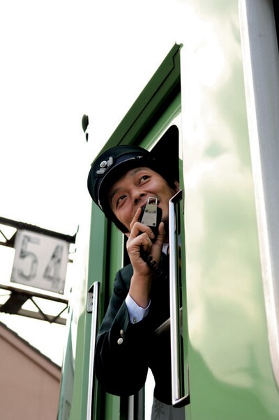 鉄道ファンとして知られる中川家・礼二。DVD「芸能界鉄道研究会　鉄研」や書籍「笑う鉄道」などが発売されている。(c)吉本興業