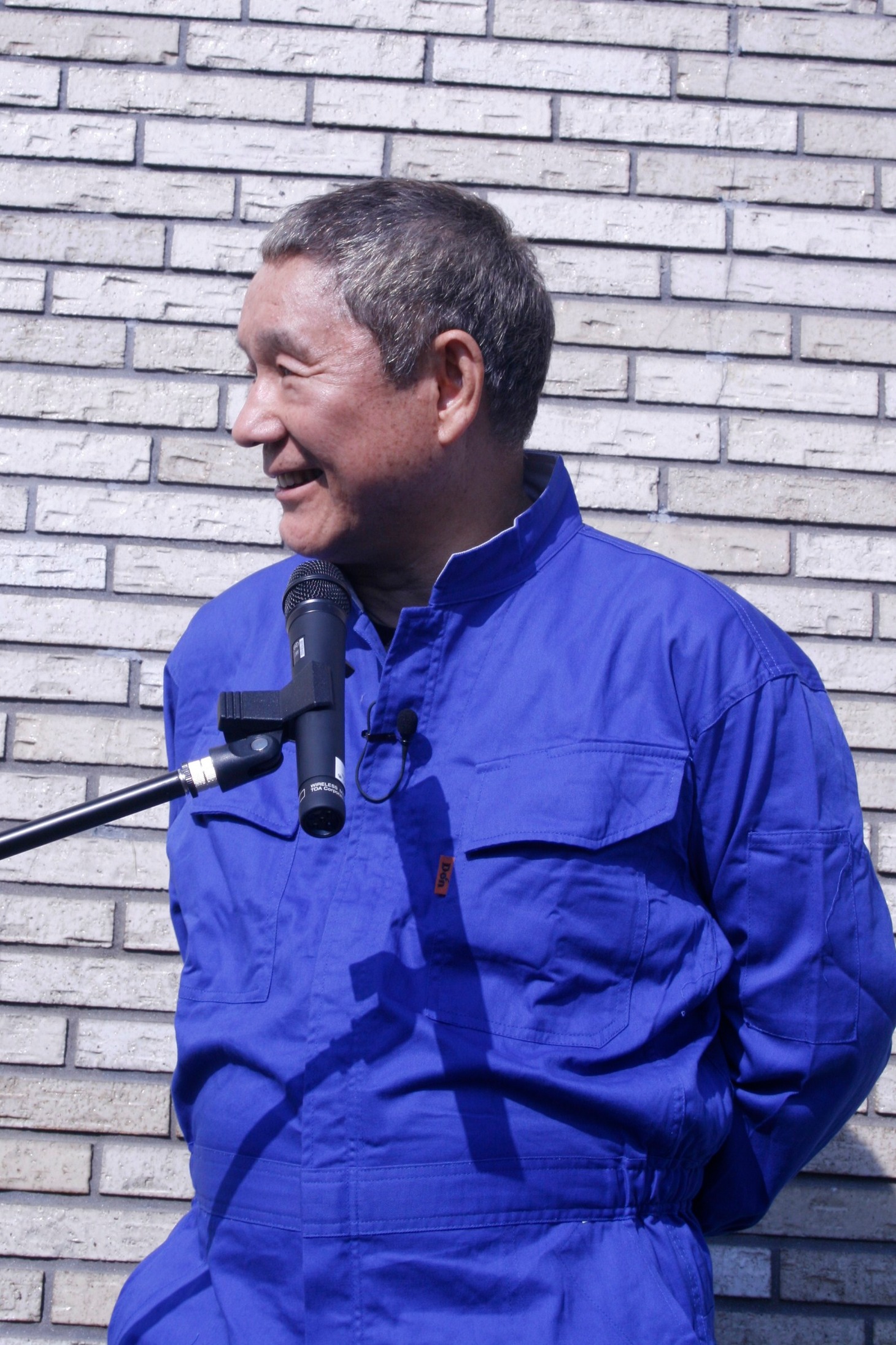 会見中のビートたけし。