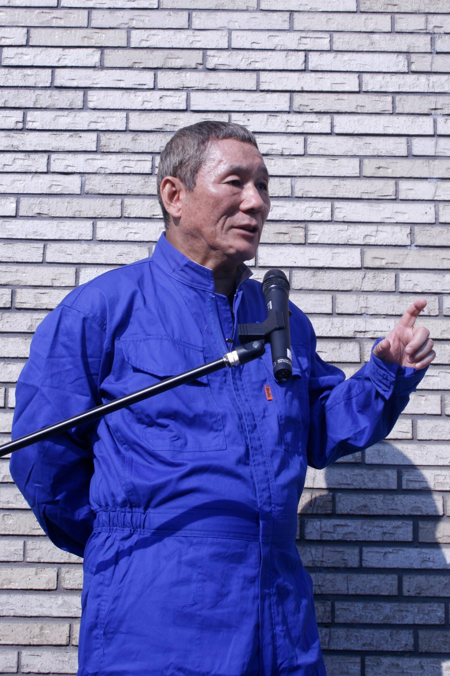 会見中のビートたけし。