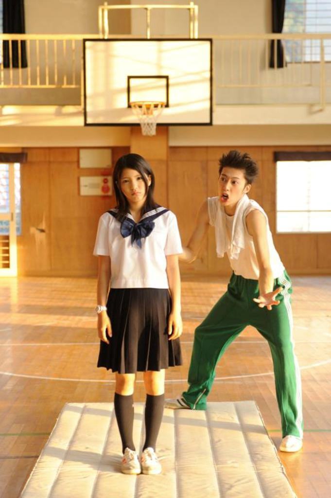 映画「私の優しくない先輩」メインビジュアル。