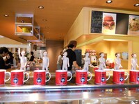 限定メニューを注文すると先着1000名に「マイキー10th Anniversaryスーベニアカップ」をプレゼント。