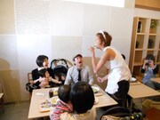 来客に食事を食べさせようとして自分で食べた楽しんご♥。「サクサクして美味しんご♥」とアピールした。