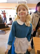 マイキーのいとこのローラ。