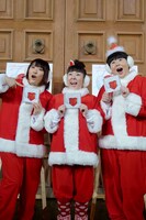 コロコロとした体型でサンタクロースの衣装を見事に着こなした森三中。