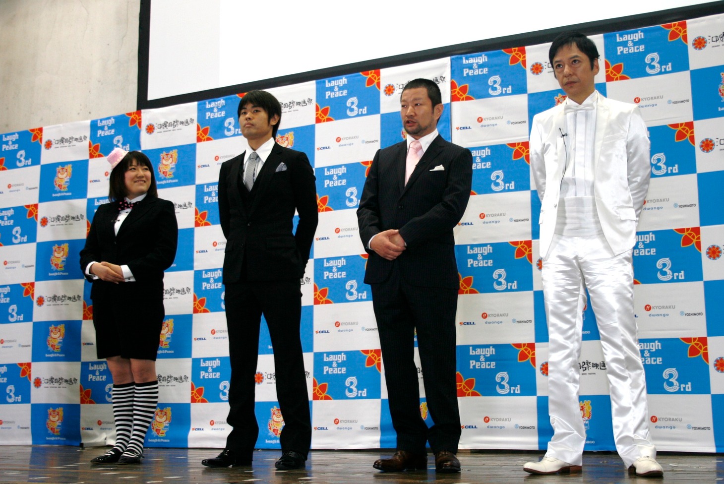 会見の様子。