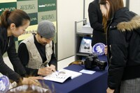 サイン会の様子。