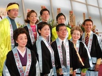 舞台「新歌舞伎座 新会場記念 西川きよし劇団旗揚げ公演『おとうちゃんのコロッケ キッチン・ナカニシ三代目』」初日を迎えた西川きよし劇団。会見には、西川きよし、西川ヘレン、西川忠志、西川かの子、神野美伽（特別出演）、淡島千景（特別出演）美木良介、ランディーズが出席した。