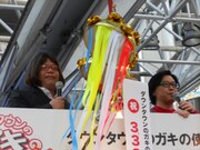 DVDシリーズ累計333万3333枚突破記念のくす玉。