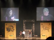 オープニングマッチで戦った野性爆弾・川島とピース又吉。10月に行われたライブ「肉糞総選挙」では、実際の投票結果が又吉1位、川島が2位だったということで、師匠の怒りを買った。