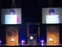 若林は「山ちゃんは芸能界唯一の友達ですが、持ち前の社交性と明るさでがんばる」と宣言。山里は「そう言いながらまだ1回も目が合ってない」と返した。解説のオードリー春日からは「若林に負けて欲しくない」という言葉も。