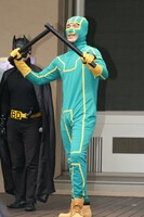 ヘタレヒーロー“キック・アス”になりきったなだぎ武。