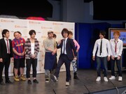 御茶ノ水男子の登場コメントを他の芸人たちが「そんなのあったっけ？」と言い出したことから、ボケ合戦に。本人たちが「お茶をこぼしてアッチッチ」「男子」とボケるも「違う」と否定され、ブロードキャスト房野が「お茶をこぼしてアップップ」を披露。