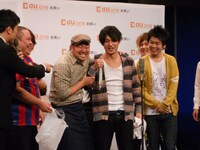 すかさずケンタロウが近寄り「このさんま『男子ごはん』で使います」とボケをさらっていった。