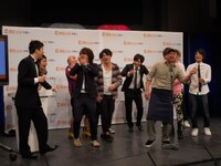 Wham!の「Wake Me Up Before You Go-Go」にのせた「ガムあるある」では「ガムを食～べたら～靴で踏みがち～」とキレイな高音で歌ったRG。