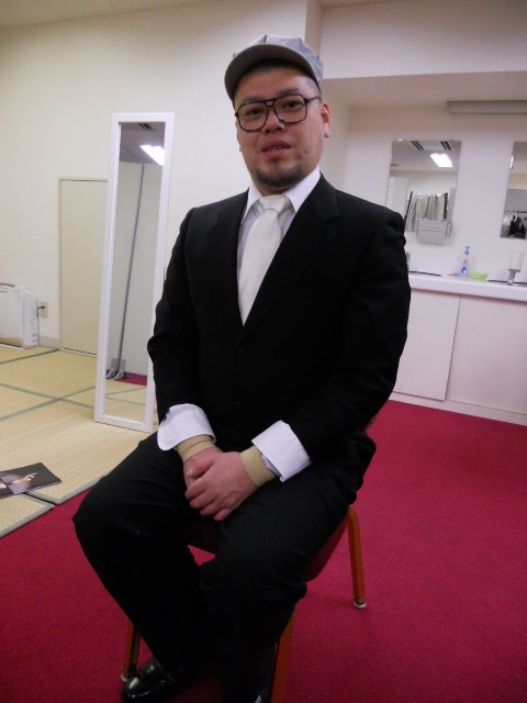 写真展「僕」を開催する野性爆弾・川島。撮影時のインタビューでは「この写真展で、ぬるい現代に鋭くメスを入れたいです」と語っている。