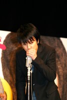 「麒麟です」と麒麟・川島のモノマネを繰り出した上地雄輔。