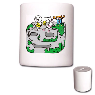 写真は貯金箱。定価は2058円。