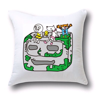 写真は角型クッション。定価は2940円。