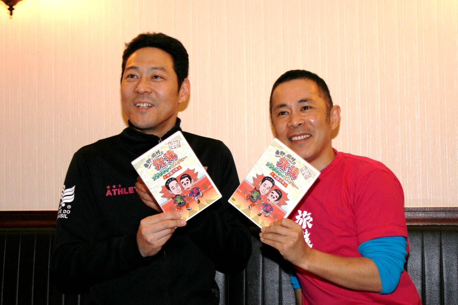 「僕は8:2の割合でプライベート感が強い。逆に岡村君は7:3で仕事」と番組に臨むスタンスを語った東野幸治（左）。岡村隆史（右）は「東野さんだけなら番組として成立しない」と語った。