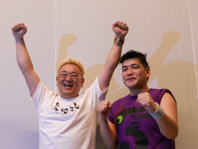 漫才では“恒例の客”いじりで大盛り上がり。最後には意外なサプライズも。昨日ライブを観に来ていたという吉川晃司とは、漫才をやりたいという話で盛り上がっているそう。