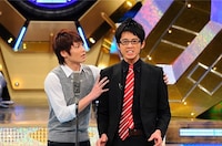 トットは、クールなロボットに人間が翻弄されるというSFチックな漫才を披露。(c)ABC