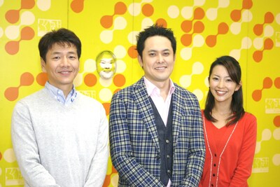 「くりぃむナントカ」DVD発売と特番に際して会見を行ったMCのくりぃむしちゅーとアシスタントの大木優紀テレビ朝日アナウンサー。