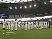 試合前に整列するアフロモンキーズの選手たち。