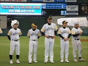 大西ライオンは新作のホワイトライオンのかぶりもので登場。隣はオオカミ少年浜口、グランジ五明、とっしー、あっぱれ小泉。