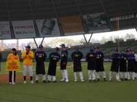 タワーレコードチーム。試合中の解説では、個性豊かな経歴も発表された。