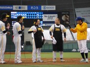 タワーレコードでバイトをすることになった地獄牛腋臭の2人。その場でコントを披露するが、タワレコチームには笑ってもらえず。