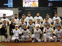 アフロモンキーズは2005年に野球好きである藤田の願いを大村が叶える形で結成。大村が監督兼DH（指名打者）、藤田がキャプテン兼内野手を務めている。選手として、アームストロング栗山、オリエンタルラジオ藤森らも所属している。