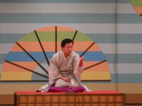 八光は「東京では僕のこと知らん人が多いでしょう」と話し始め、大阪での活躍を話の種に“大阪のおばちゃん”エピソードなどで場を温めた。