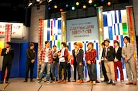 会見の一場面。