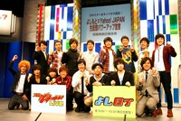 「よしもと×Yahoo!JAPAN生配信パワーアップ宣言」概要発表記者会見に登場した芸人8組。