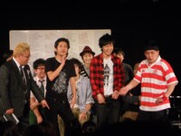 流れ星ちゅうえいは、これまでに服装などさまざまなキャラチェンジを試みたエピソードを披露。ライブ中は、ギャグライブ「秒殺」でも見せたギャグの実力を惜しみなく披露した。