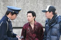 今田の演技の出来について聞かれた長原は、「そうそう、あんな警官おった！と30年前が蘇った。思わず100点！の声が出ました」と絶賛。