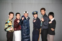 著書「犬の首輪とコロッケと～セキとズイホウの30年～」の映画化に自ら監督として挑む長原成樹。警官役には今田耕司、そのほか鎌苅健太、中村昌也、宮下雄也、池田純と、フレッシュな俳優陣が並ぶ。