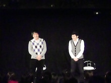 トークライブ「Munasawa King Live ♯4『シャベル！2』」で息ぴったりのトークを繰り広げた南海キャンディーズ山里（左）としずる村上（右）。