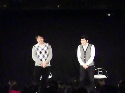 トークライブ「Munasawa King Live ♯4『シャベル！2』」で息ぴったりのトークを繰り広げた南海キャンディーズ山里（左）としずる村上（右）。