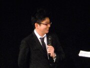 今回の立役者である寺坂直毅。ライブ終了後には芸人たちのネタを絶賛。歌の合間には紅白の裏話やエピソードがたっぷり盛り込まれ、観客も大満足の様子だった。