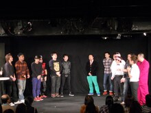 演歌、ポップス、ロックなどあらゆるジャンルの歌ネタが登場。レイザーラモンRGの「声出るかな～」というフリに事務所の垣根を越えて多数の芸人たちが巻き込まれた。