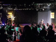 相方の不在により窮地に追い込まれた御茶ノ水男子のおもしろ佐藤。観客を巻き込んで精一杯のパフォーマンスを繰り広げた。